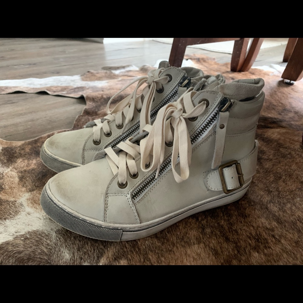 pol sneakers
